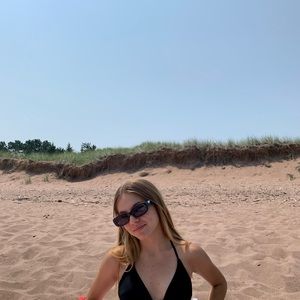 Meet your Posher, Scarlet